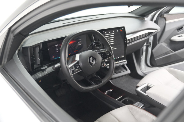Renault Mégane E-Tech EV60 Optimum Charge Iconic | 360 Camera | Harman Kardon | Stoelmassage | Dodehoekdetectie | SOH 93,1%