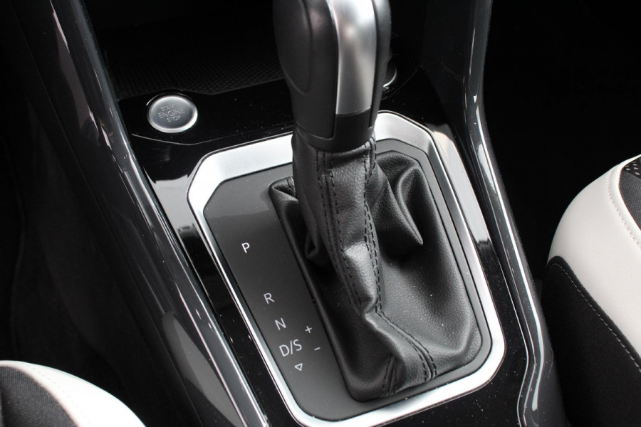 Volkswagen T-Roc 1.5 TSI DSG Sport Navigatie Apple Carplay/Android Auto Adaptieve Cruise Control Digitale Cockpit Camera Elektrische Achterklep