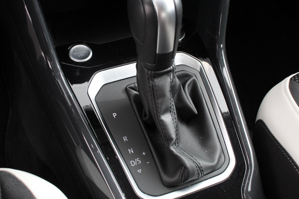 Volkswagen T-Roc 1.5 TSI DSG Sport Navigatie Apple Carplay/Android Auto Adaptieve Cruise Control Digitale Cockpit Camera Elektrische Achterklep