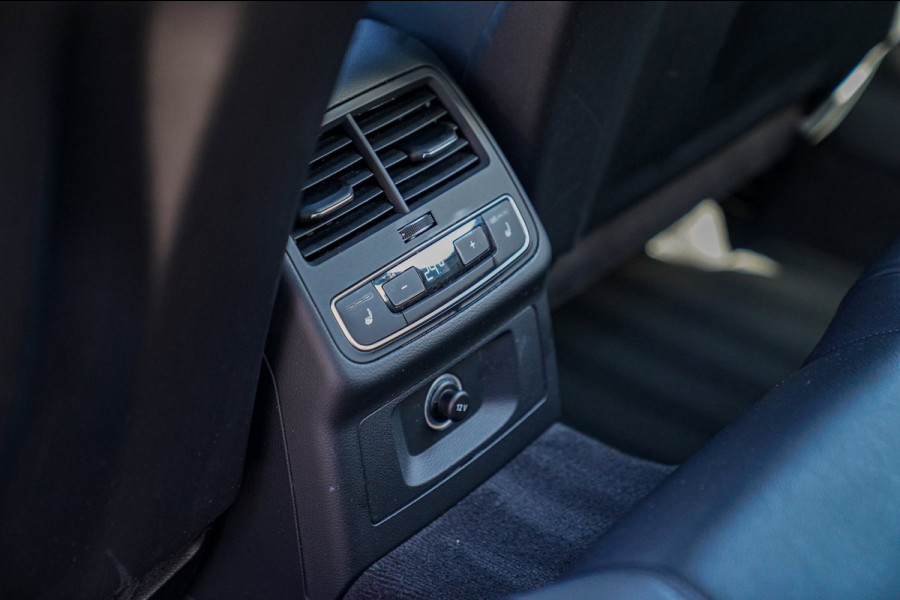 Audi A4 Avant 45 TFSI Sport S line black edition | Panorama | Dealer onderhouden | HuD | Camera | Stoelverwarming | LED