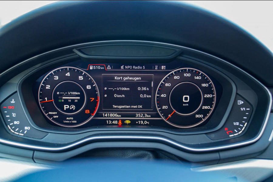 Audi A4 Avant 45 TFSI Sport S line black edition | Panorama | Dealer onderhouden | HuD | Camera | Stoelverwarming | LED