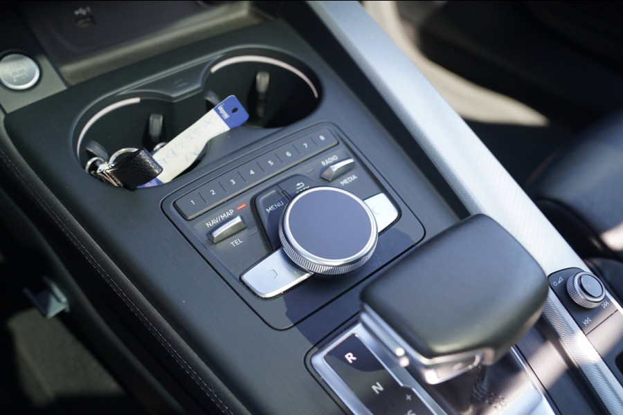 Audi A4 Avant 45 TFSI Sport S line black edition | Panorama | Dealer onderhouden | HuD | Camera | Stoelverwarming | LED