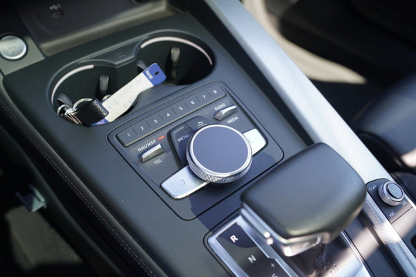 Audi A4 Avant 45 TFSI Sport S line black edition | Panorama | Dealer onderhouden | HuD | Camera | Stoelverwarming | LED