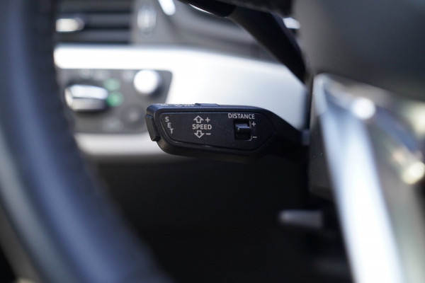 Audi A4 Avant 45 TFSI Sport S line black edition | Panorama | Dealer onderhouden | HuD | Camera | Stoelverwarming | LED