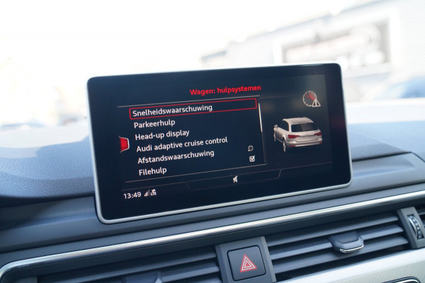 Audi A4 Avant 45 TFSI Sport S line black edition | Panorama | Dealer onderhouden | HuD | Camera | Stoelverwarming | LED