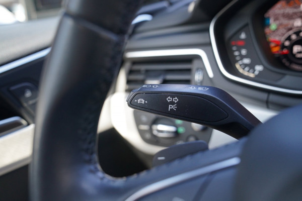 Audi A4 Avant 45 TFSI Sport S line black edition | Panorama | Dealer onderhouden | HuD | Camera | Stoelverwarming | LED