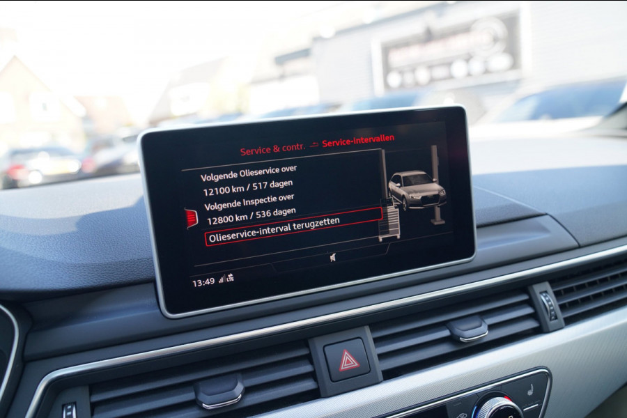 Audi A4 Avant 45 TFSI Sport S line black edition | Panorama | Dealer onderhouden | HuD | Camera | Stoelverwarming | LED
