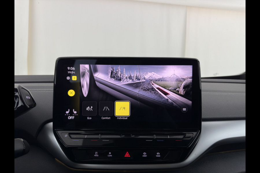 Volkswagen ID.5 Pro Business 77 kWh [3-Fase-11kW] {SoH-93%} (INCL-BTW) *HEATPUMP | LEATHER-ALCANTARA | FULL-LED | ADAPTIVE-CRUISE |  DIGI-COCKPIT | HEATED-COMFORTSEATS | KEYLESS | DAB+ | AMBIENTLIGHT | NAVI-FULLMAP | CAMERA | TOWBAR | HEAD-UP | 19''AL