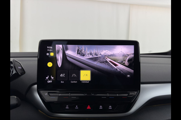 Volkswagen ID.5 Pro Business 77 kWh [3-Fase-11kW] {SoH-93%} (INCL-BTW) *HEATPUMP | LEATHER-ALCANTARA | FULL-LED | ADAPTIVE-CRUISE |  DIGI-COCKPIT | HEATED-COMFORTSEATS | KEYLESS | DAB+ | AMBIENTLIGHT | NAVI-FULLMAP | CAMERA | TOWBAR | HEAD-UP | 19''AL
