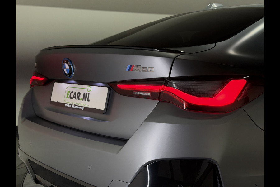 BMW i4 M50 84 kWh M Sport Pro | SOH 97,6% | el. Schuif/kanteldak | el. stoelen met memory | HUD | Unieke kleur