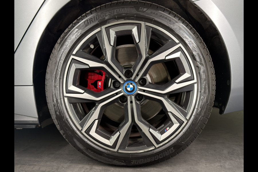BMW i4 M50 84 kWh M Sport Pro | SOH 97,6% | el. Schuif/kanteldak | el. stoelen met memory | HUD | Unieke kleur