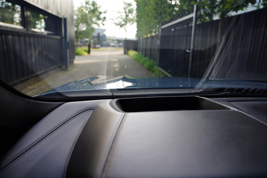 BMW 840i High Executive Cabriolet / Bowers & Wilkins / Soft Close / NL-Auto /