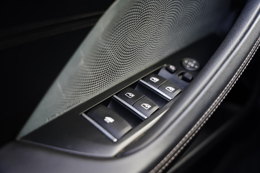 BMW 840i High Executive Cabriolet / Bowers & Wilkins / Soft Close / NL-Auto /