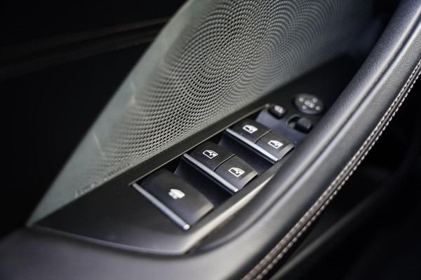 BMW 840i High Executive Cabriolet / Bowers & Wilkins / Soft Close / NL-Auto /
