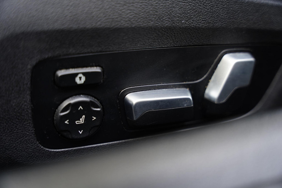 BMW 840i High Executive Cabriolet / Bowers & Wilkins / Soft Close / NL-Auto /