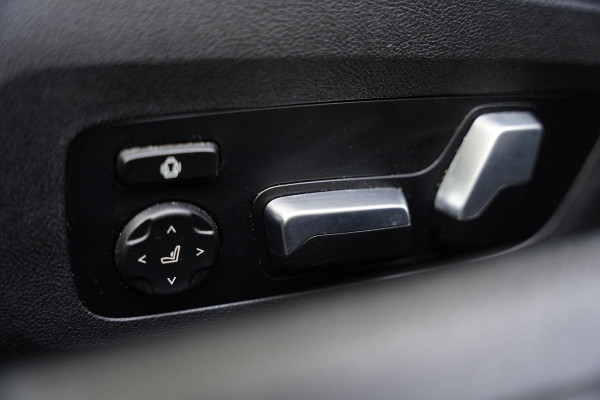 BMW 840i High Executive Cabriolet / Bowers & Wilkins / Soft Close / NL-Auto /