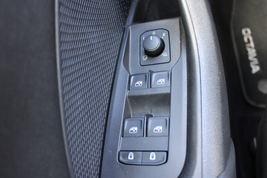 Škoda Octavia Combi 1.0 e-TSI Business Edition Plus | Trekhaak | Adaptieve cruise | Leder | Stoelverwarming | Origin NL