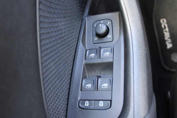 Škoda Octavia Combi 1.0 e-TSI Business Edition Plus | Trekhaak | Adaptieve cruise | Leder | Stoelverwarming | Origin NL
