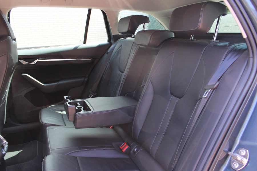 Škoda Octavia Combi 1.0 e-TSI Business Edition Plus | Trekhaak | Adaptieve cruise | Leder | Stoelverwarming | Origin NL