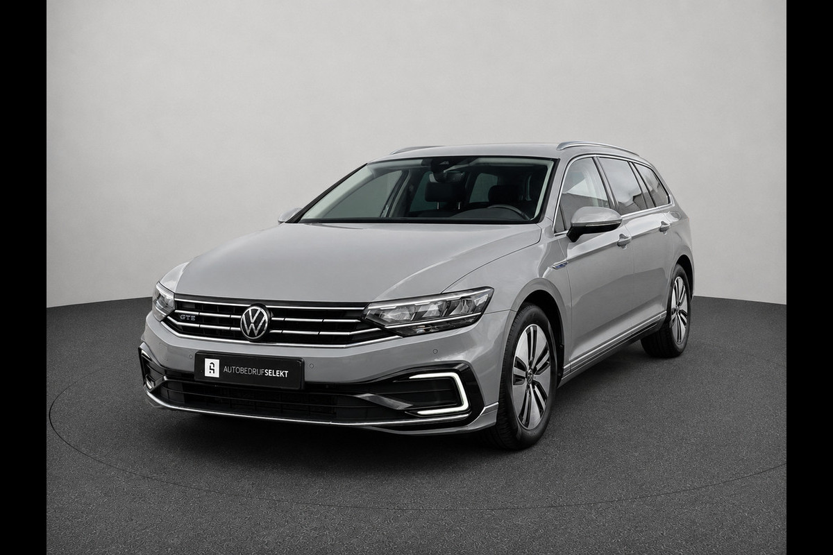Volkswagen Passat Variant 1.4 TSI PHEV GTE | Trekhaak | Camera | Carplay | Massage | Halfleer | Dealer onderhouden