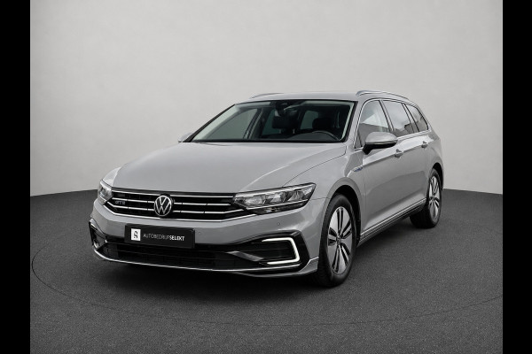 Volkswagen Passat Variant 1.4 TSI PHEV GTE | Trekhaak | Camera | Carplay | Massage | Halfleer | Dealer onderhouden