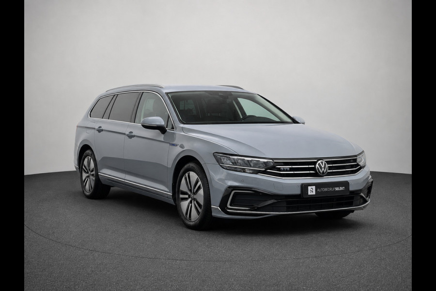 Volkswagen Passat Variant 1.4 TSI PHEV GTE | Trekhaak | Camera | Carplay | Massage | Halfleer | Dealer onderhouden