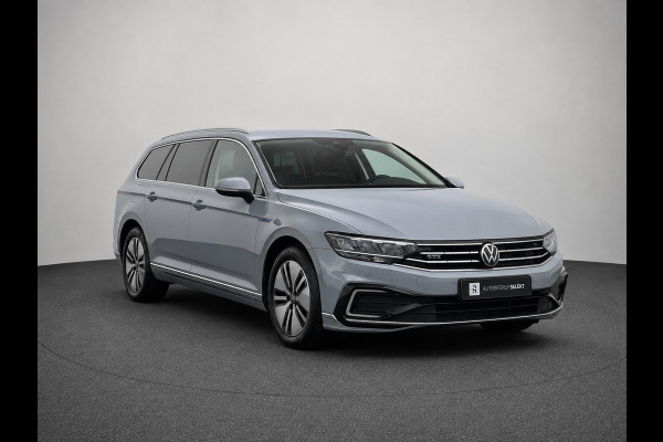 Volkswagen Passat Variant 1.4 TSI PHEV GTE | Trekhaak | Camera | Carplay | Massage | Halfleer | Dealer onderhouden