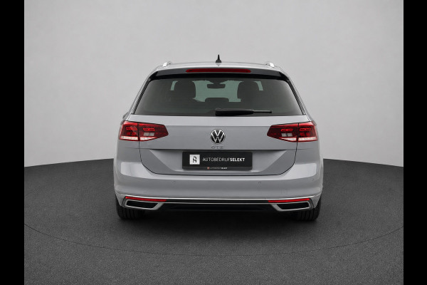 Volkswagen Passat Variant 1.4 TSI PHEV GTE | Trekhaak | Camera | Carplay | Massage | Halfleer | Dealer onderhouden