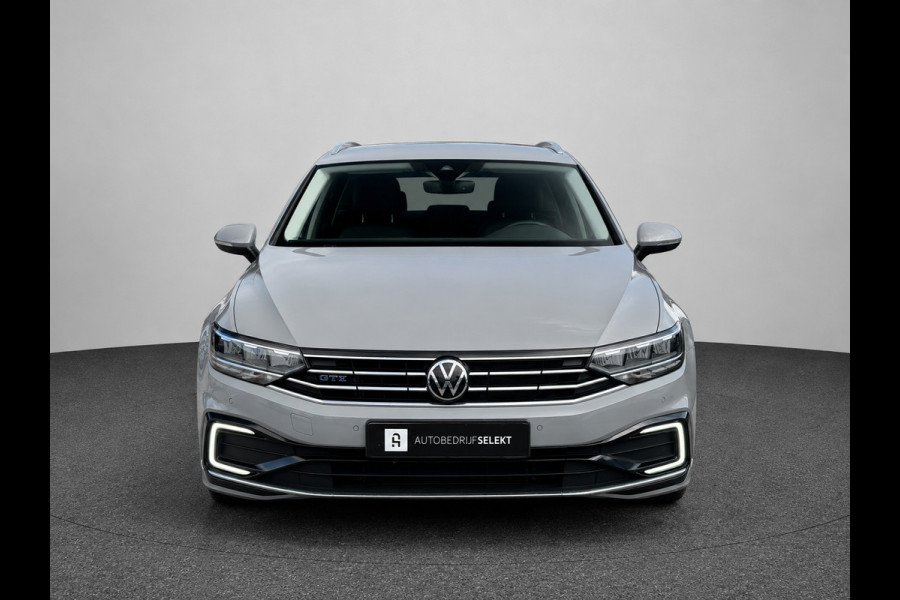 Volkswagen Passat Variant 1.4 TSI PHEV GTE | Trekhaak | Camera | Carplay | Massage | Halfleer | Dealer onderhouden