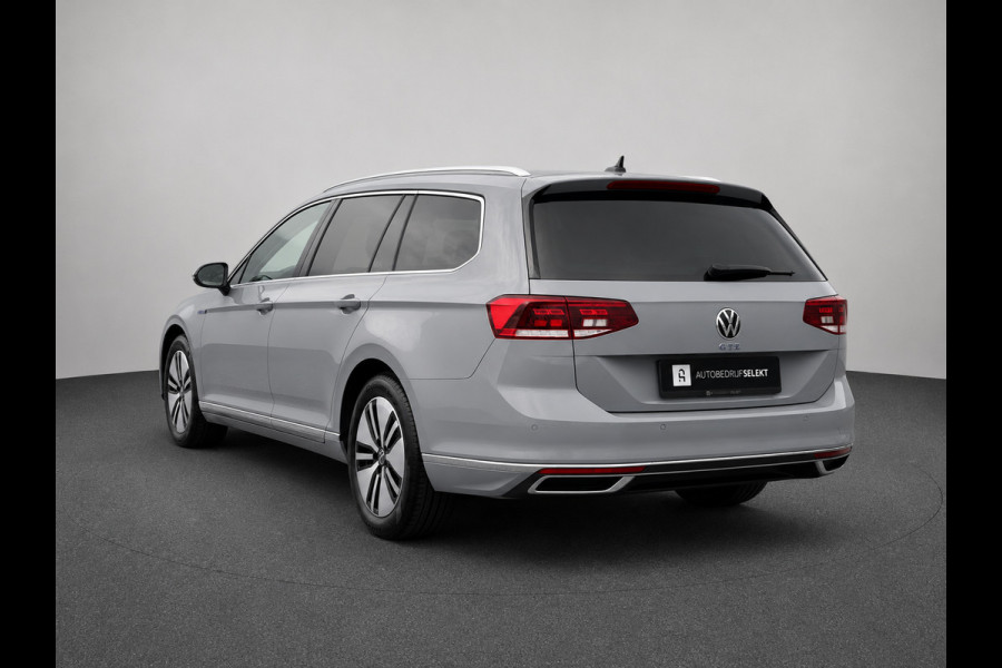 Volkswagen Passat Variant 1.4 TSI PHEV GTE | Trekhaak | Camera | Carplay | Massage | Halfleer | Dealer onderhouden