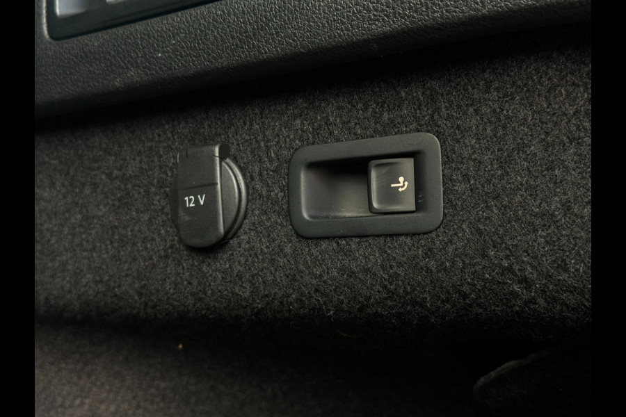 Volkswagen Passat Variant 1.4 TSI PHEV GTE | Trekhaak | Camera | Carplay | Massage | Halfleer | Dealer onderhouden