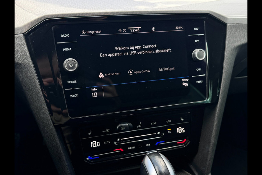 Volkswagen Passat Variant 1.4 TSI PHEV GTE | Trekhaak | Camera | Carplay | Massage | Halfleer | Dealer onderhouden