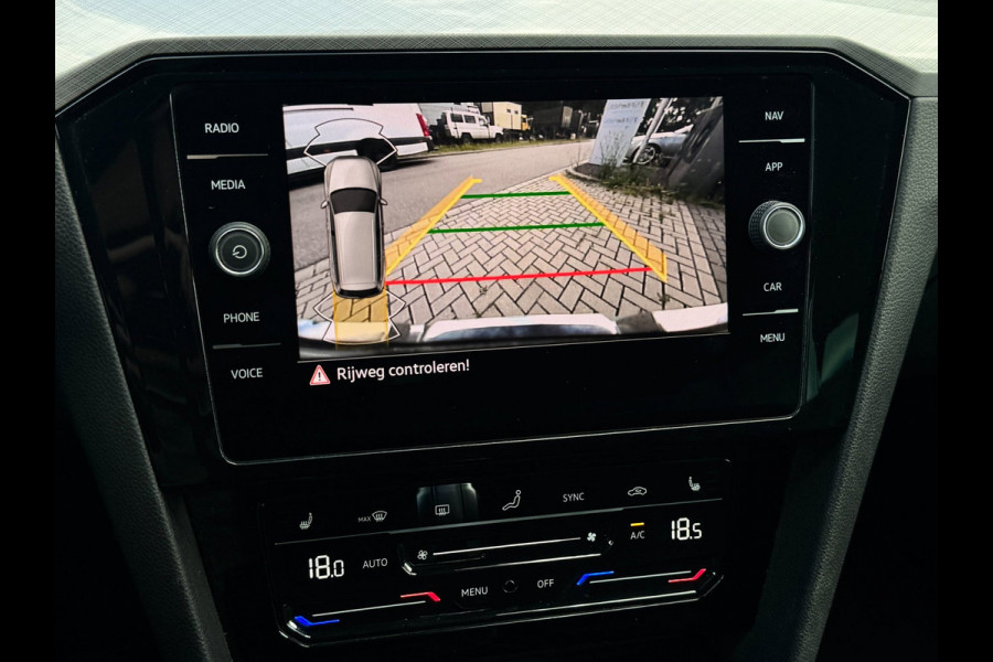 Volkswagen Passat Variant 1.4 TSI PHEV GTE | Trekhaak | Camera | Carplay | Massage | Halfleer | Dealer onderhouden