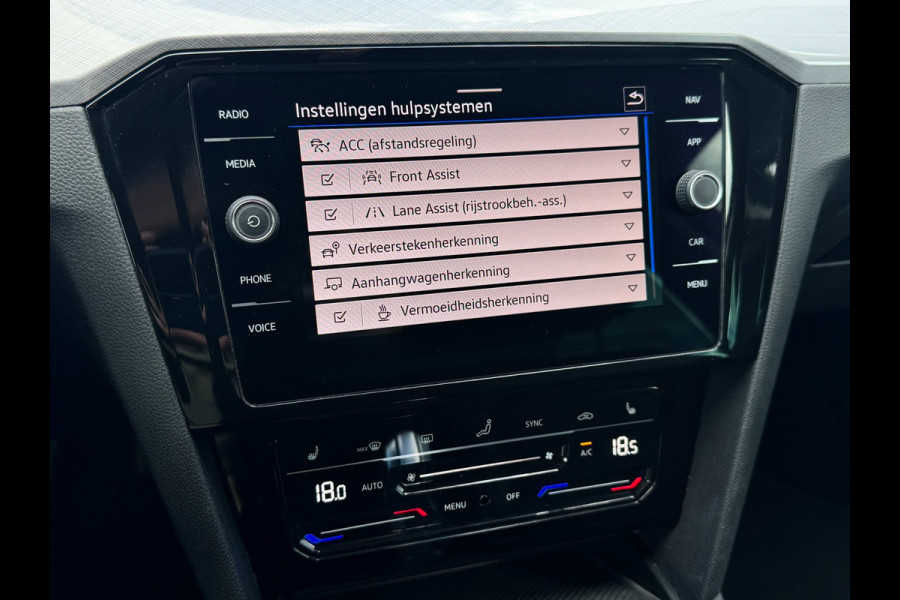 Volkswagen Passat Variant 1.4 TSI PHEV GTE | Trekhaak | Camera | Carplay | Massage | Halfleer | Dealer onderhouden
