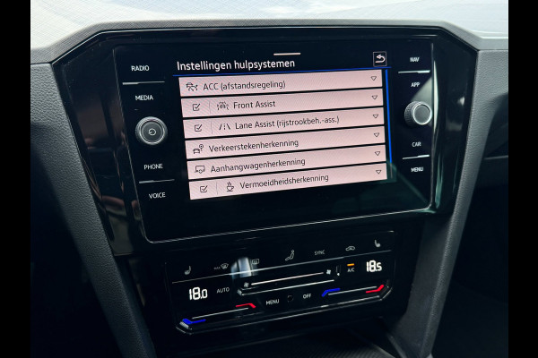 Volkswagen Passat Variant 1.4 TSI PHEV GTE | Trekhaak | Camera | Carplay | Massage | Halfleer | Dealer onderhouden