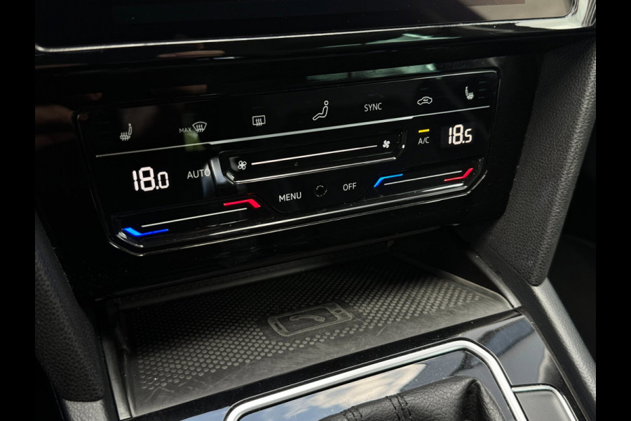Volkswagen Passat Variant 1.4 TSI PHEV GTE | Trekhaak | Camera | Carplay | Massage | Halfleer | Dealer onderhouden
