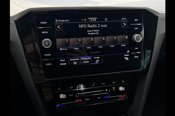 Volkswagen Passat Variant 1.4 TSI PHEV GTE | Trekhaak | Camera | Carplay | Massage | Halfleer | Dealer onderhouden