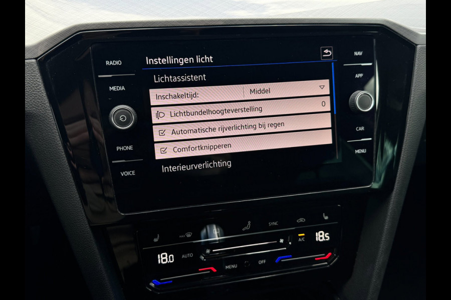 Volkswagen Passat Variant 1.4 TSI PHEV GTE | Trekhaak | Camera | Carplay | Massage | Halfleer | Dealer onderhouden