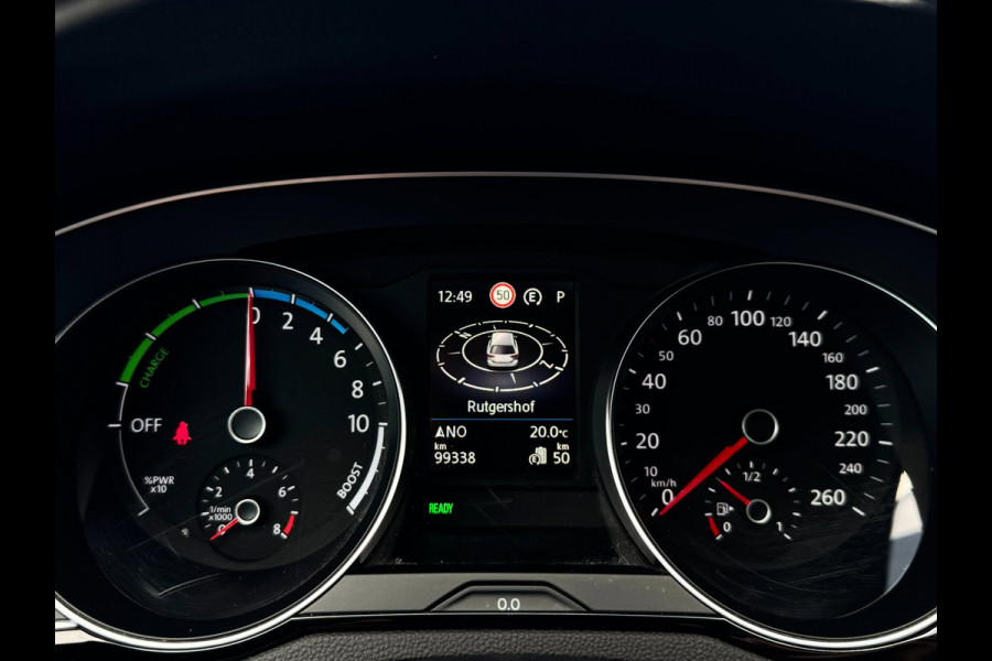 Volkswagen Passat Variant 1.4 TSI PHEV GTE | Trekhaak | Camera | Carplay | Massage | Halfleer | Dealer onderhouden