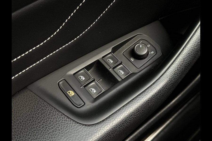 Volkswagen Passat Variant 1.4 TSI PHEV GTE | Trekhaak | Camera | Carplay | Massage | Halfleer | Dealer onderhouden