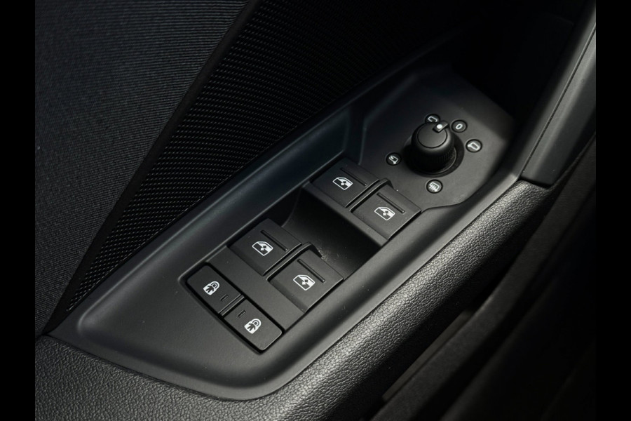 Audi A3 Sportback 45 TFSI e S-line | Matrix | Camera | Carplay | Dodehoek | Elektr. achterklep | Virtual | Black Optic