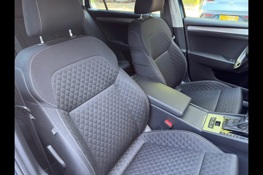 Škoda Superb Combi 1.4 TSI iV Business Edition Plus Plug In Hybride l 91,47% SOH l Winterset l Automaat l Camera l Virtual l Xenon
