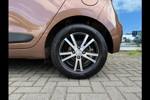 Hyundai i10 1.0i Premium - Navi - Climate - Winterpakket - Org.NL