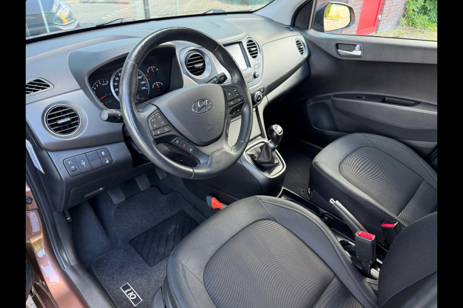 Hyundai i10 1.0i Premium - Navi - Climate - Winterpakket - Org.NL