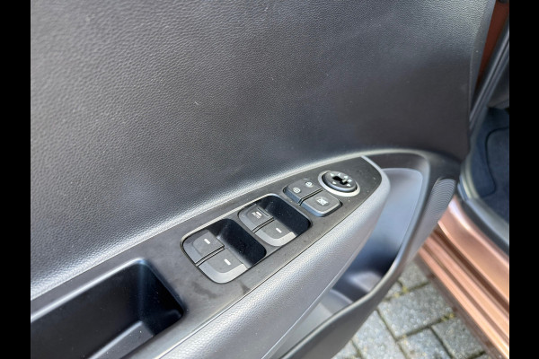 Hyundai i10 1.0i Premium - Navi - Climate - Winterpakket - Org.NL