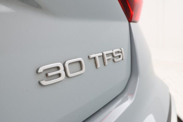 Audi Q2 30 TFSI S Edition - Camera, Stoelverwarming, Volleder, Navigatie