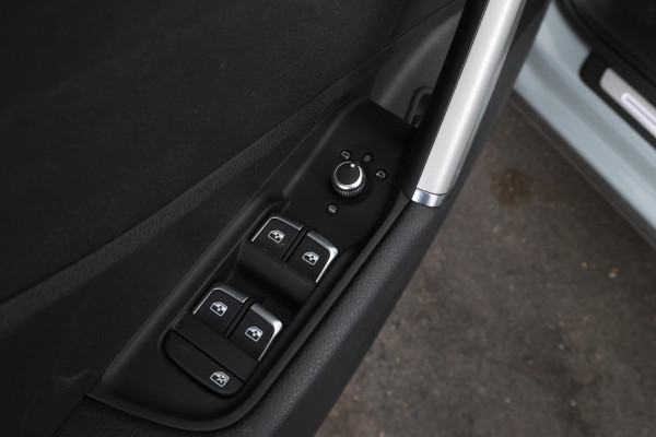 Audi Q2 30 TFSI S Edition - Camera, Stoelverwarming, Volleder, Navigatie