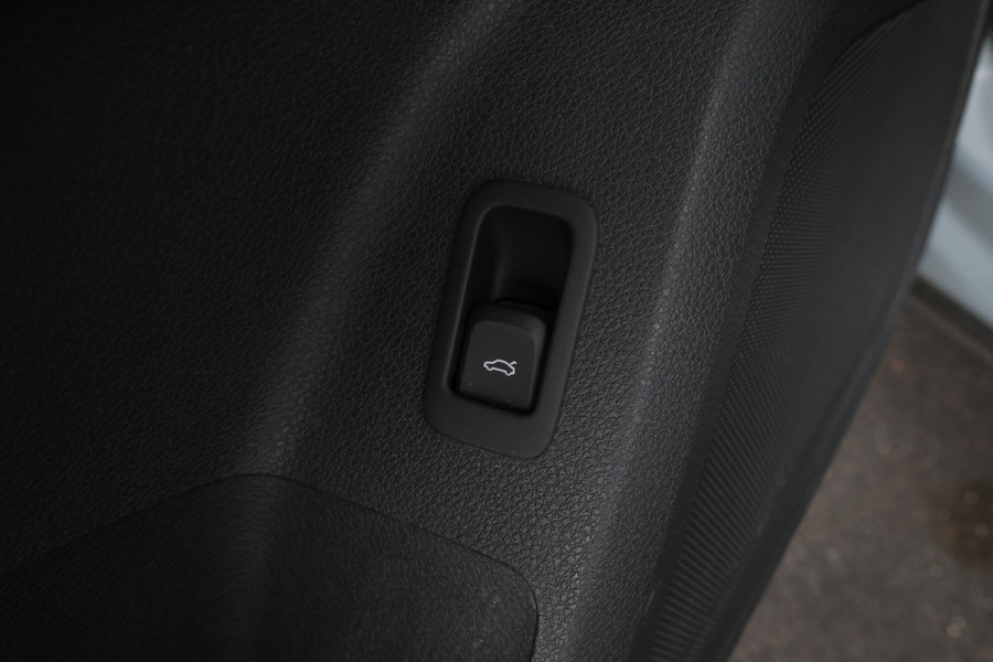 Audi Q2 30 TFSI S Edition - Camera, Stoelverwarming, Volleder, Navigatie