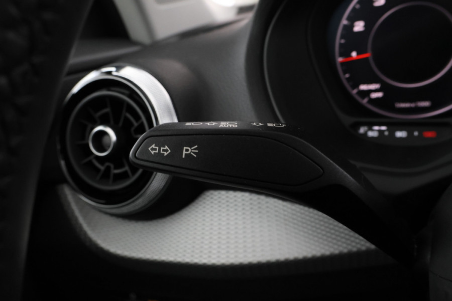 Audi Q2 30 TFSI S Edition - Camera, Stoelverwarming, Volleder, Navigatie