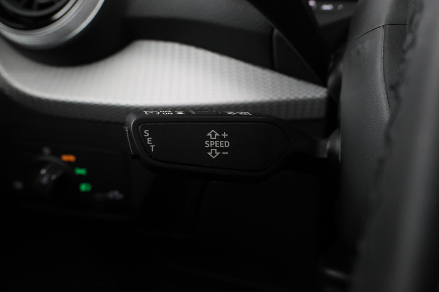 Audi Q2 30 TFSI S Edition - Camera, Stoelverwarming, Volleder, Navigatie
